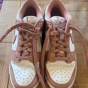 Nike Low-Top Sneakers in White and Mauve Pink